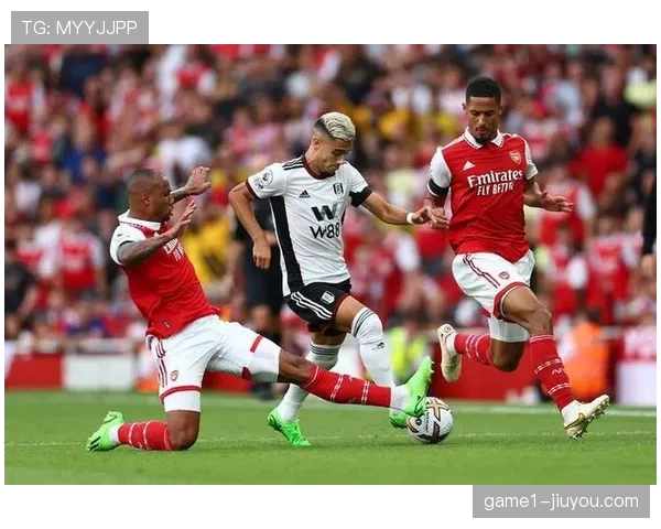 水晶宫前锋窄域逼抢与积极中场防守站位 阻止对手穿透防线